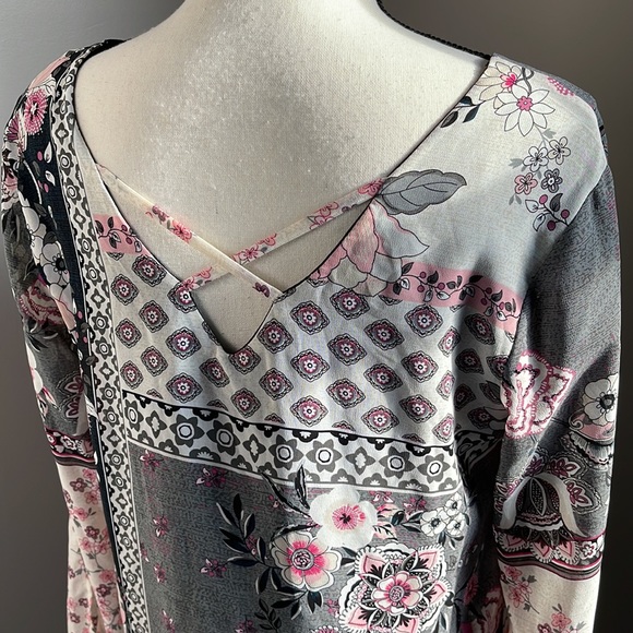 Maurices  Pink & Black and Gray Floral Slit Sleeve Shift Dress   Size M - Picture 7 of 16